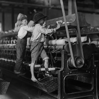 A propósito de “De la Revolución Industrial a la Era digital” de Luis Mesina:  del algoritmo al poder obrero
